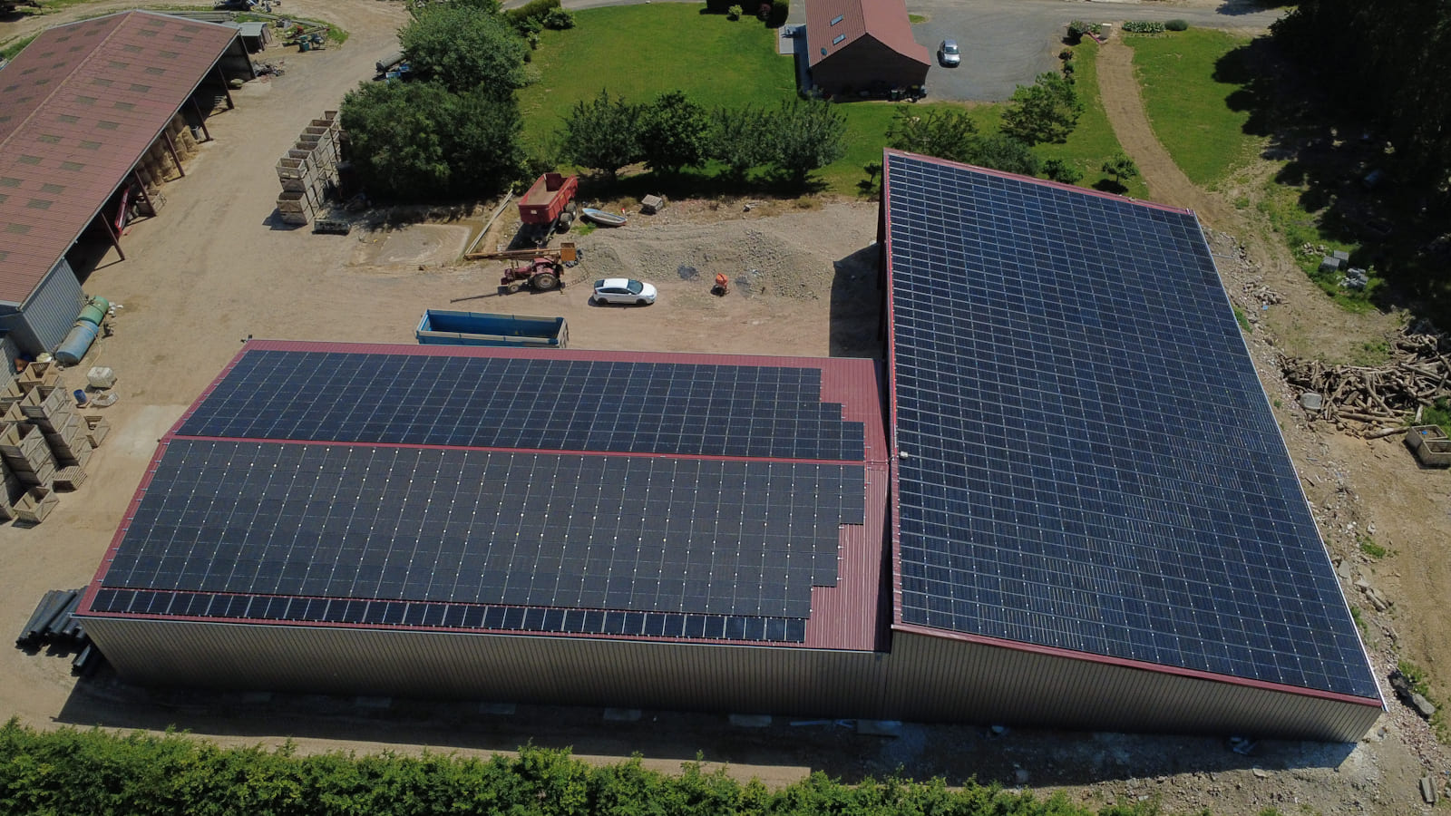 Panneaux solaires sur bâtiment d'élevage