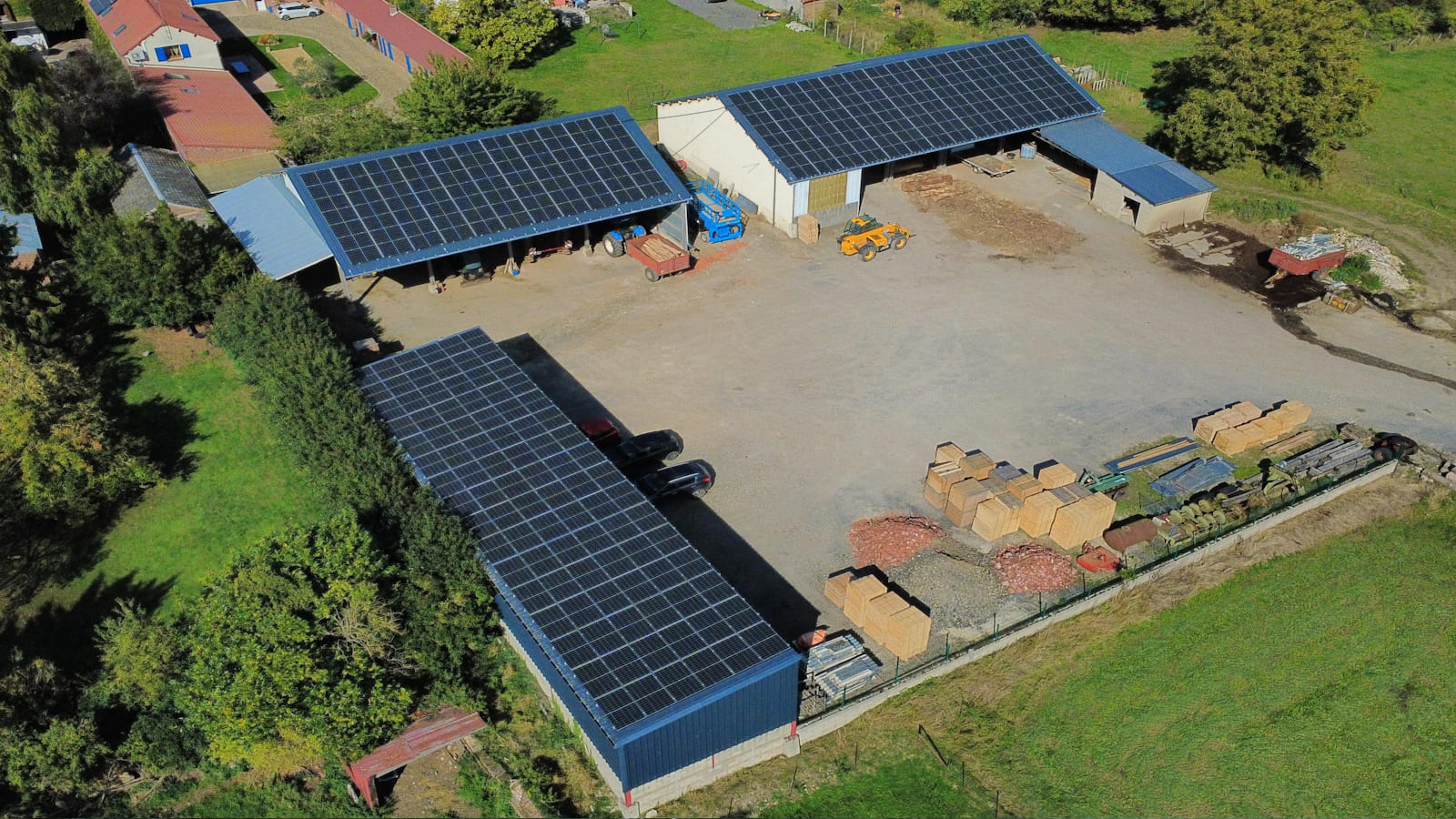 Toiture solaire sur bâtiment de stockage